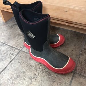 Boys Muck Boots Size 2